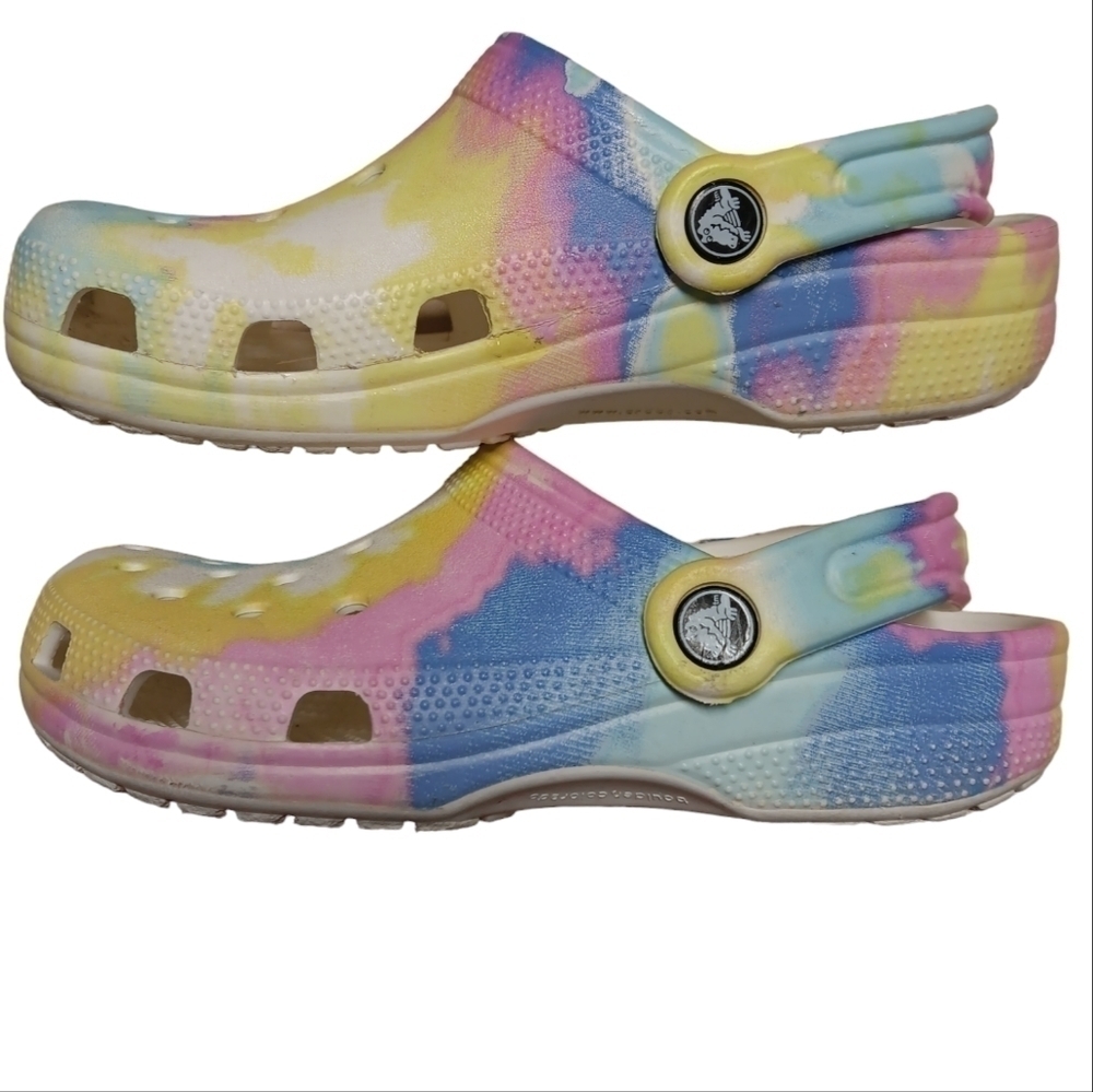 Crocs Classic Unisex Kid's Tie Dye Graphic Sandals Size 3